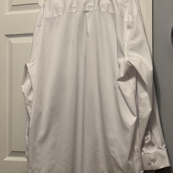 Van Heusen Men's Dress Shirt Regular Fit Ultra Wrinkle Free Flex Collar Stretch - Picture 4 of 7